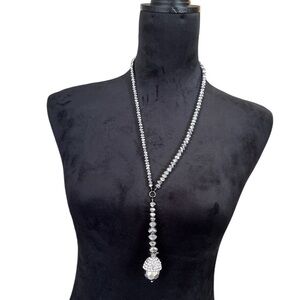 Beautiful silver drop necklace
